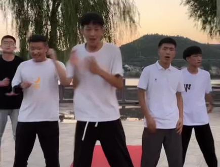 #五个毛 这个大男孩好帅呀@天岐·五个毛