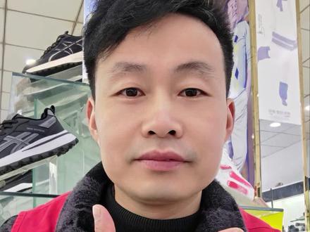 鞋子走路时嘎吱嘎吱响?一招轻松搞定!#生活小妙招#实用小技巧 #鞋子异响 #经验分享 #实体鞋店