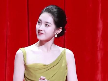 明明都是短剧一姐,为何郭宇欣王格格余茵齐聚国剧盛典,顶流王小亿却意外缺席?#王小亿 #郭宇欣 #2025国剧盛典红毯 #娱乐评论大赏 #内容启发搜索