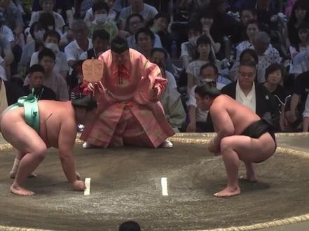 大相扑七月名古屋场所中日,比赛中相扑兜裆布掉落? #相扑