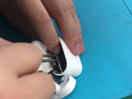 #airpods 充电仓充不进电维修,这其实是一个拆仓详细教程自己看吧。