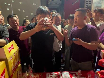 上栗柳记啤酒挑战赛,今晚八点与你不见不散#上栗 #上栗美食 #啤酒挑战赛火热进行中