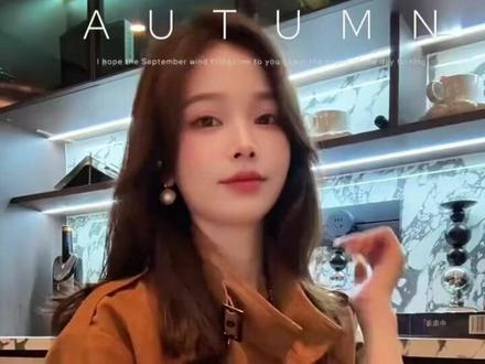 姐妹们快看我刚买的这件麂皮绒外套,真的太喜欢了!它是那种很高级的麂皮绒面料,摸起来手感超级舒服,而且它还是宽松版型,穿上身特别藏肉显瘦,不管是逛街还是聚会穿都超有面子,搭配裙子或者裤子都很合适,关键还防静电、防脏不褪色,喜欢的赶紧冲!