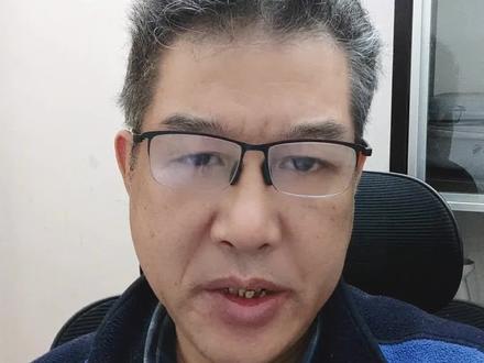 #广东国际模特大赛冠军引争议 #模特 #组委会回应模特比赛争议 #深圳dou知道 #抖音小助手dou上热门 11月18号深圳模特大赛选出来的冠军。引起了网络争议。其实问题不完全在冠军模特本身。
这个号称第28届国际模特大赛中国总决赛。主办方就是国际模特大赛组组委会。联合主办,有四家单位。分别是粤安燃气工程有限公司。自炫生活精品科技有限公司。广东省九重阳科技有限公司。云裳新秀深圳文化有限公司,协办单位是三家。分别是宾利控股广东公司。深圳明瑞鑫五金制品。深圳敏瑞达五金制品。。极目新闻19日早上给这7家公司都打了电话。深圳致炫生活精品科技公司只是赞助了一点钱。完全没有参与。一般来说,协办单位,出点钱而已,挂个名。可能重点关注一下。深圳粤安燃气工程,广东省九重阳科技,云裳秀深圳文化传播。这三个主办单位后续有什么表态?猫是肯定有猫的。因为选出来这样的选手其他的参赛选手也有不服的。