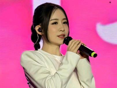 “是我习惯了痴情的等待,而你无动于衷”赵天蔚老师的歌确实好听!这也是赵老师的一首原创歌曲!歌词我都配好了!#赵天蔚 #冰淇 #你真的走了 #眉山演唱会 #刀郎