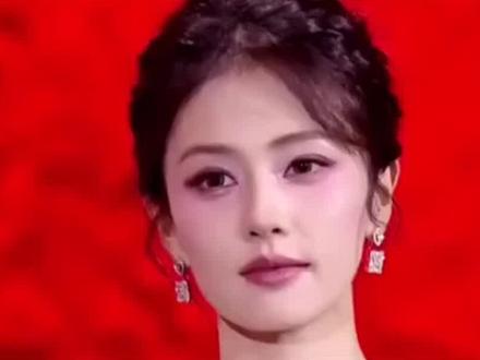 白鹿演唱会遭黑粉围攻,粉丝反手将“歌手职业歧视”踢回:看过戏 白鹿演唱会遭黑粉围攻,粉丝反手将“歌手职业歧视”踢回:看过戏为啥就不能听她唱句歌?