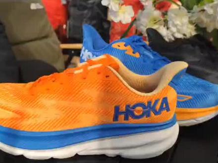 HOKA 克里夫顿9 【李现同款 】
鞋重再轻4g
更轻盈流畅跑感
中底厚度增加3mm
缓震性能大升级
透气针织工程网面
轻量透气舒适与质感大幅提升#hoka #好鞋推荐 #重点户外
