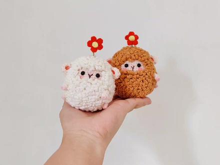 钩针羊咩咩小羊玩偶教程:羊毛虐我千百遍,但是它真的很好看~ #钩针教程 #钩针编织教程 #钩针基础教程 #钩织毛线玩偶 #口折文手作 #毛线编织教程