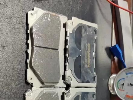 刹车性能最重要的是摩擦面积。不是活塞面积。
最重要的是刹车片,本身的摩擦性能,而不是你有几个活塞。
AP9665 换个无异响陶瓷片一样赛道冲出去,原厂卡钳换个赛道片一样驰骋赛场刷新成绩。