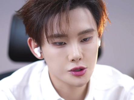 评论区有人问 瑶瑶回来还会走吗 队长说以前不会现在也不会#l龙浩天瑶瑶 #龙浩天 #龙浩天团队 #瑶瑶 #龙浩天户外直播 @龙浩天🐲 (酉阳桃花源酉州古城直播) @Ai瑶瑶☀️(美妆版) @AI瑶瑶☀️ @龙悦🐰(龙浩天妹妹)