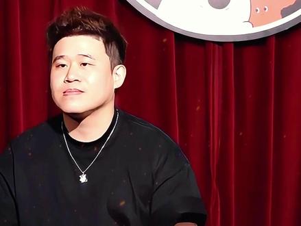 “谁都知道抽烟喝酒不好,但这是男人唯一可以依靠的东西了…”#二狗脱口秀 #脱口秀 #情感共鸣