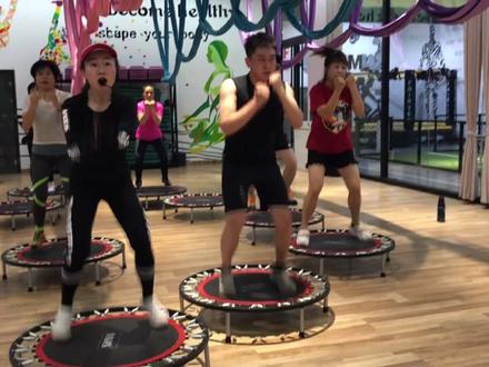 抖音破亿歌曲野摩托,蹦床课自编完整版视频 @DOU+小助手