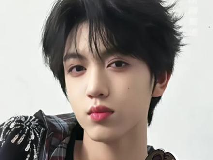 完全是超强感知力的可爱小孩#张桂源 #tf家族2026年台历 #时代峰峻 #tf家族 #tf四代