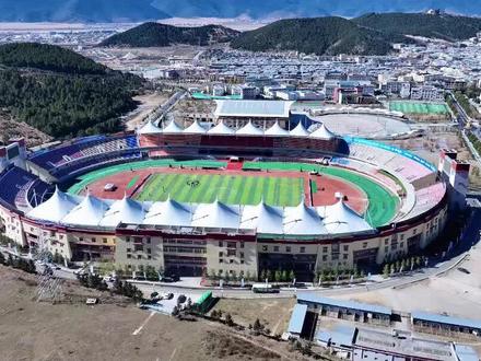 赛场的精彩,由我们共同见证,由TA们完美呈现!滇超联赛(迪庆VS曲靖)将在明天拉开战幕,为确保这场赛事能够完美呈现,新闻工作者们正在火热筹备中……相信大家很好奇他们都在忙些什么,让我们一起来揭秘他(她)们的工作吧!(迪庆融媒记者: 姚一鸣 此仁卓玛)#滇超联赛 #云南省城市足球联赛 #绿茵风云动足梦彩云南 #世界的香格里拉