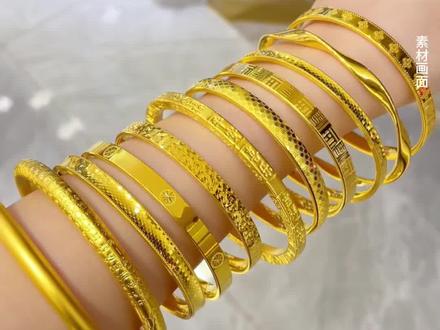 一款50克竹节金手镯 两天之内暴涨近5万 君佩年内首次涨价 最高涨幅近60% 多品牌金饰涨价 个别爆款甚至达到3000元/克 中东局势扰动 国际黄金白银大幅跳水 网友:这个涨价幅度是认真的吗?