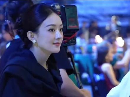 人到中年,一个很绝的心态
不解释自己,
杨绛先生说:
“我已经没有兴趣,
给每个人留下好印象,
你所见即是我,
好与坏我都不反驳。”
我不想解释,更懒得解释。你能懂我几分,就是几分,你觉得我是怎样的人,
你就配怎样的我,
至于你怎么看我,
无关紧要也没有必要。
人到中年.
取悦别人不如修行自己,
我们不需要解释自己。
只需要大大方方做自己,
你是谁?你就会遇到谁。
贵人因你的自信而来,
欺负你的人因你的软弱而来,
辜负你的人因你的卑微而来,
爱你的人因你的自爱而来所以,你只需做好你自己。
只有你是你自己的时候,
才能吸引到真正喜欢你的人。
有人讨厌你,
就有人喜欢你,
但他们,都不能定义你。
在乌鸦的世界里
天鹅也是有罪的
思想不在一个高度,尊重就好,
三观不在一个层次,微笑就好,
不和重要的人,计较不重要的事,
不和不重要的人,计较重要的事
作家岸见一郎说:
“比起与他人的磨合,
人与自己的内耗,
往往更加惨烈。”
我怎么对待其他人,
这是我的课题;
其他人怎么对待我
这是其他人的课题。
戒掉敏感,不内耗自己不再在意别人的看法,
不再害怕别人讨厌自己,做事也不再畏手畏脚
当我开始享受自己喜欢的生活
在自己的世界里奔跑
像风一般的自由
不揣测任何人的想法
不关注任何人的动态
不纠结过往已经发生的事
不设想未来还没发生的事
你要知道
你是你自己的全世界
你在,世界在
你不在,世界也就不在了
不用在意别人的眼光和评价,也没必要去满足别人的期待
要知道,关注力也是一种能量,你把关注放在哪里就会
在哪里收获,你关注别人就等于把能量分了出去
守护好自己的能量,
只关注自己就好
讨厌的话,就讨厌吧
远离讨厌你的人和你讨厌的人
这也是享受快乐人生的秘诀
愿你我都有被讨厌的勇气简单点,钝一点,慢一点,你会发现你将过的很自在。#努力成为更好的自己 #情感 #女人一定要活成自己喜欢的样子#人到中年