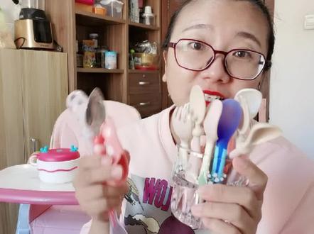 #辅食勺 避坑,6个月到一两岁有这三个勺子就够了#母婴好物 #辅食工具 #硅胶软勺 #刮泥勺