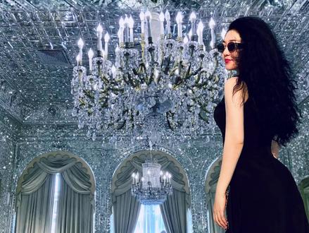 玫瑰宫碎了 愿这些文明的微光,能熬过这一场最黑的深夜。更愿这个世界,能像这座宫殿的名字一样——既有玫瑰的芬芳,也有长久的安宁。#古列斯坦宫 #玫瑰宫 #镜厅 #艺术 #艺术在抖音 @文小博的人文笔记 @文小博聊艺术 @抖音艺术