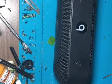#音响维修 #手艺人 beats pill+ 客户用小米快充充电导致主板烧了充电发烫