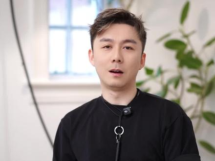 2026秋冬时装周最值得看的5场秀盘点 🌟今天来聊聊最新的26秋冬时装周最值得看的5场秀!
🌟26秋冬整个时尚界造型师换血效应延续,几个重量级品牌风格逐渐稳定,同时也有不少小惊喜。从香奈儿到迪奥,到底哪个品牌胜出了?我们一起来看看!
#hello时尚季 #秀场直击 #时尚开放麦 #抖音风格实验室