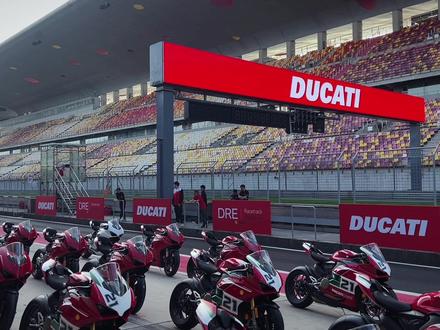 骑Panigale V2跑上赛也太爽了吧!【杜卡迪DRE】(上)#摩托车 #机车 #仿赛 #杜卡迪 #杜卡迪v2 #panigalev2 #杜卡迪dre