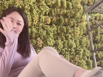 葡萄架上的悠闲时光 #吐鲁番 #葡萄晾房 #舞蹈