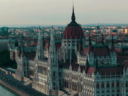 央妈谨慎、散户涌入:2026黄金高位震荡,机遇与风险并存 #黄金 #贵金属 #央妈 #财经 #热点