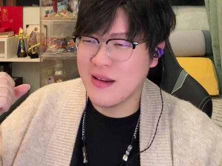 声乐专业老师带你看陈小春新歌《街角的晚风》 为歌迷自掏腰包买下AI歌曲版权演唱会宠粉献唱?!老法拉利老了依旧是法拉利?!#陈小春街角的晚风 #街角的晚风 #陈小春街角的晚风歌曲解析 #于老师流行声乐解析 #歌手于航