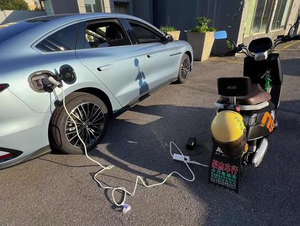 这车真的能处哎,有电它真的能放,比亚迪对外放电功能你会吗?#比亚迪汉dmi #汉dmi #每天一个用车知识 #移动电源 #家乐同学