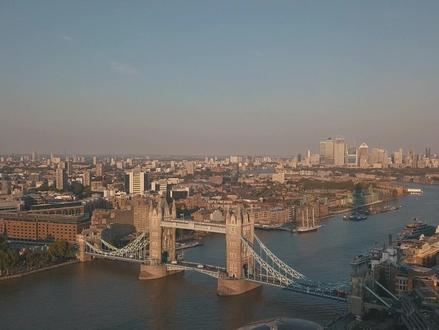 牛津大学学霸都在用XPPen彩色记事本?提升效率的宝藏好物! 在牛津大学的学习旅程中,“论文读写”是Mae McAdam的关键环节,一台高效得力的读记工具不可或缺。
Magic Note Pad彩色记事本正是她的得力助手:XPPen彩色记事本可以让她专注阅读、即时做笔记,也能助她轻松管理日常任务与待办清单,条理分明,同时记事本中的多项快捷功能可以帮她便捷绘制地图、图表,高效进行逻辑梳理与数学演算。
这款多功能记事本,高效整合了学习所需,为Mae的学术生活提供了强有力的支持。
关于XPPen Magic Note Pad彩色记事本:
✅三种色彩模式便捷转换:
墨水模式—锐利清晰适合沉浸式阅读
轻彩模式—低饱和标记重点更护眼
真彩模式—观看真实色彩的视频及课件
✅真实的书写感:16K超敏压感笔+ AG纳米蚀刻纸感屏,如真实纸笔般书写。
✅一触即写:按住笔身快捷键并轻触屏幕,1秒唤醒笔记,随时记录课堂笔记。
✅智能笔记:支持快速查找笔记、大纲提炼、云备份多端共享等。
✅轻薄性能:7mm超薄机身,收纳整理更轻松。
✅安卓14系统开放生态:海量安卓应用随心下,学习娱乐两不误。
#XPPen #XPPen彩色记事本 #XPPen记事平板 #彩色墨水屏 #MagicNotePad