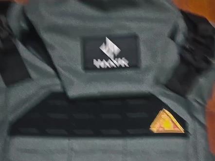 以防你不会穿哈夫克六级防弹衣 只是典狱长的日常罢了#三角洲行动 #新春来三角洲接红 #三角洲新春接红攻略 #三角洲天才少女的日常 #三角洲变装cos