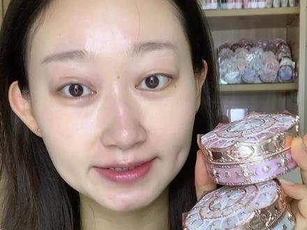 花知晓骑士独角兽测评6.0|散粉
花知晓骑士独角兽全系列测评~散粉篇
定妆11h看看它的控油、持妆的表现
包括粉质的细腻度、妆效,全方位测评
#测评 #散粉 #定妆 #底妆 #美妆