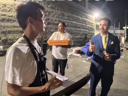 小唐向洛杉矶领导讲述竞选市长计划 小唐向洛杉矶领导讲述三年后,自己要竞选洛杉矶市长会是什么反应#小唐闯美国#普斯特牙膏