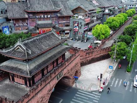 1.感谢所有见证嘉宾,愿这份师徒情长,伴着烟火气,代代相传
2.一叩拜师,一生承艺!这场厨艺拜师礼,藏着最动人的匠心传承
3.正衣冠、三叩首到师父训话! 这仪式直接卷到起飞!
#热搜#拜师礼 #匠心传承 #厨德匠心 #眉山非遗东坡肘子传承人吴长清之弟子周艳玲