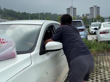 这台车毛病还挺奇怪的,我来看看啥情况