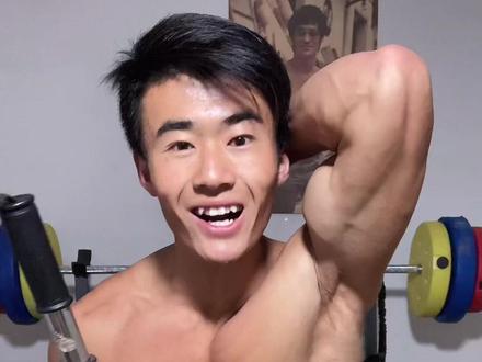 #臂力棒 40千克50千克60千克的臂力棒重量都不一样!根据自己的力气大小去选择适合自己的重量。