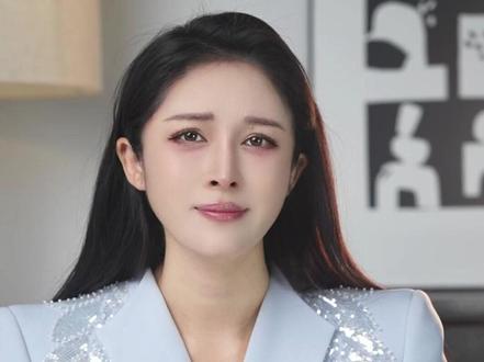 张家界荒野求生明星冷美人身体严重营养不良被迫送医 #张家界七星山 #荒野求生 #冷美人坚持37天获8666元 #小月说 #抖音热评