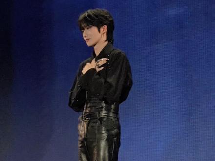 #黄星
跟邱邱跳舞全程,另一个视角 好可爱吧