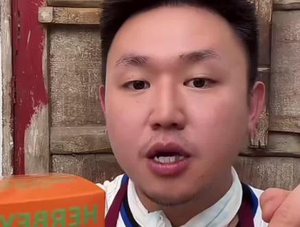 又被背刺了 他们家卖了送锅让下播也不下#名模坤