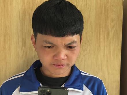 捡条粉蛇当宠物