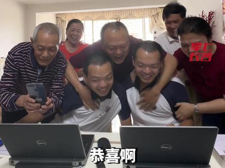 6月25日湖南长沙,长郡中学双胞胎高考同分!家长:真的很神奇!同校同班一样的分数!#2023年高考 #高考成绩 #以梦为马不负韶华