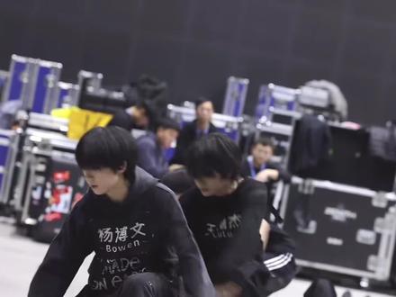 这就是我期待联排的原因,杨博文去那边饭撒做了什么🤔#奇文 #荣耀之战