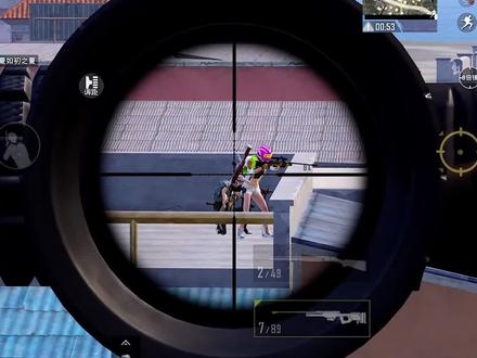 包旁边发现3把信号枪,空头里全都是awm