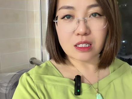 15岁女孩暑假偷打舌钉,畸形审美害了多少孩子? 暑假千万别跟风!未成年打舌钉、唇钉危害太大了#家庭教育 #畸形审美 #家长必读 #父母课堂 #舌钉