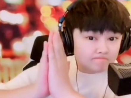 #好歌分享 《失》-易阳(原唱万豹)#🎙好声音🎙 🎧耳机一戴,女友都不爱:“这是一首很悲伤的歌曲,一唱这首歌就会想起前女友…… ”😅😅😅关注@易阳🍊 听更多好听走心❤的歌🎵🎵🎵