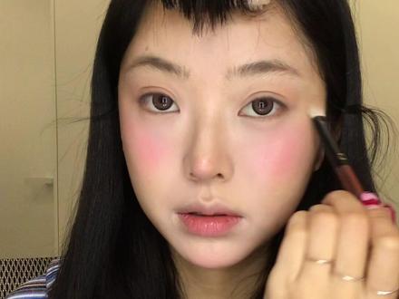 1h 沉浸式跟练!请耐心跟我一起化妆吧~好多库存最近都来发发,挺简单的韩妆!感觉主要还是腮红口红这些变化最能改变妆容感觉,开了一点瘦脸嘿嘿 别的没有动#美妆教程分享 #短圆脸妆容 #沉浸式 #沉浸式化妆 #化妆跟练