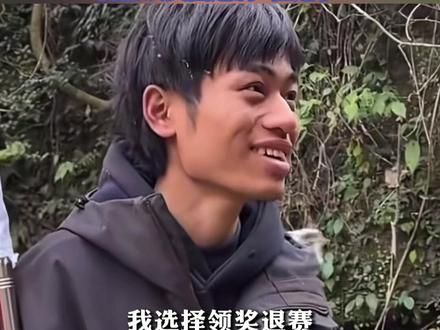 张家界七星山荒野求生决赛第10天,人气选手“#林北 ”选择拿2000元奖金退赛:“想家了,回家!”他因乐观性格走红,比赛期间涨粉36万;目前决赛圈还剩8位选手