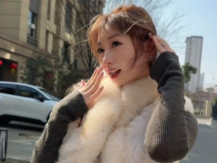 时髦小姨回家了#用旋转运镜晒新年穿搭 #回家过年