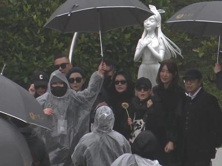 反转!曝具俊晔在大S墓前录综艺,深情人设被质疑,全年综艺跟拍