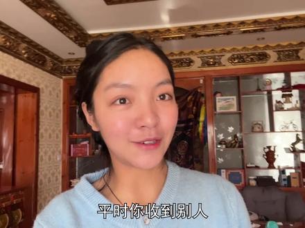 少数民族献哈达等于送马?轻薄的真丝承载祝福,不同颜色有啥寓意 #藏族 #藏文化#哈达 #礼仪 #风俗文化